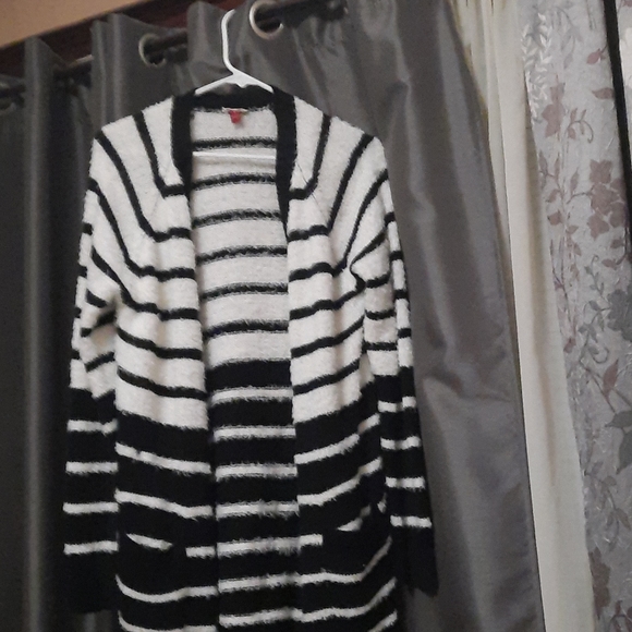 Sweater - Picture 1 of 2